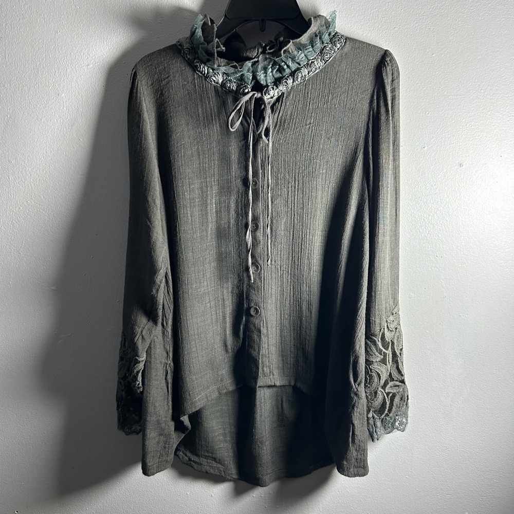 Noelle Gray Lace Cuff Rosette Ruffle Collar Boho Button‎ Up Blouse Top SM
